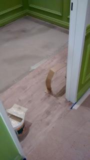 Colocación del piso definitivo en proceso.